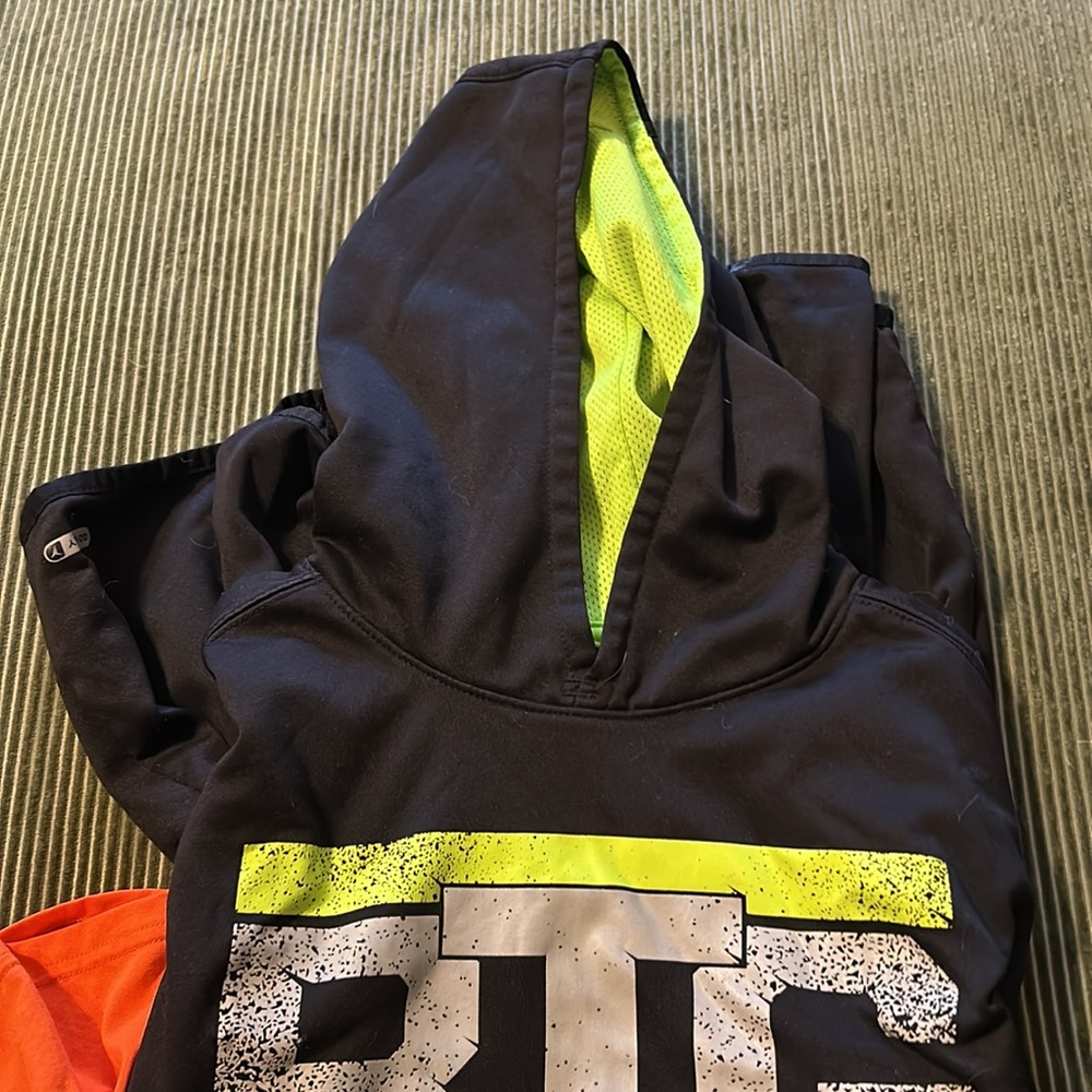 Five items!  All size XL boys.  Hoodie, long and shorty sleeve mix. - Picture 6 of 6